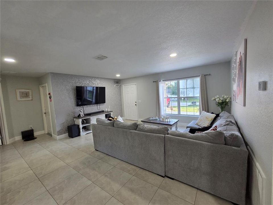 出租: $1,900 (3 贝兹, 2 浴室, 1349 平方英尺)