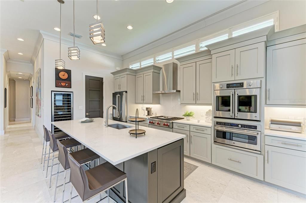 Под контрактом: $1,300,000 (3 спален, 2 ванн, 2493 Квадратных фут)