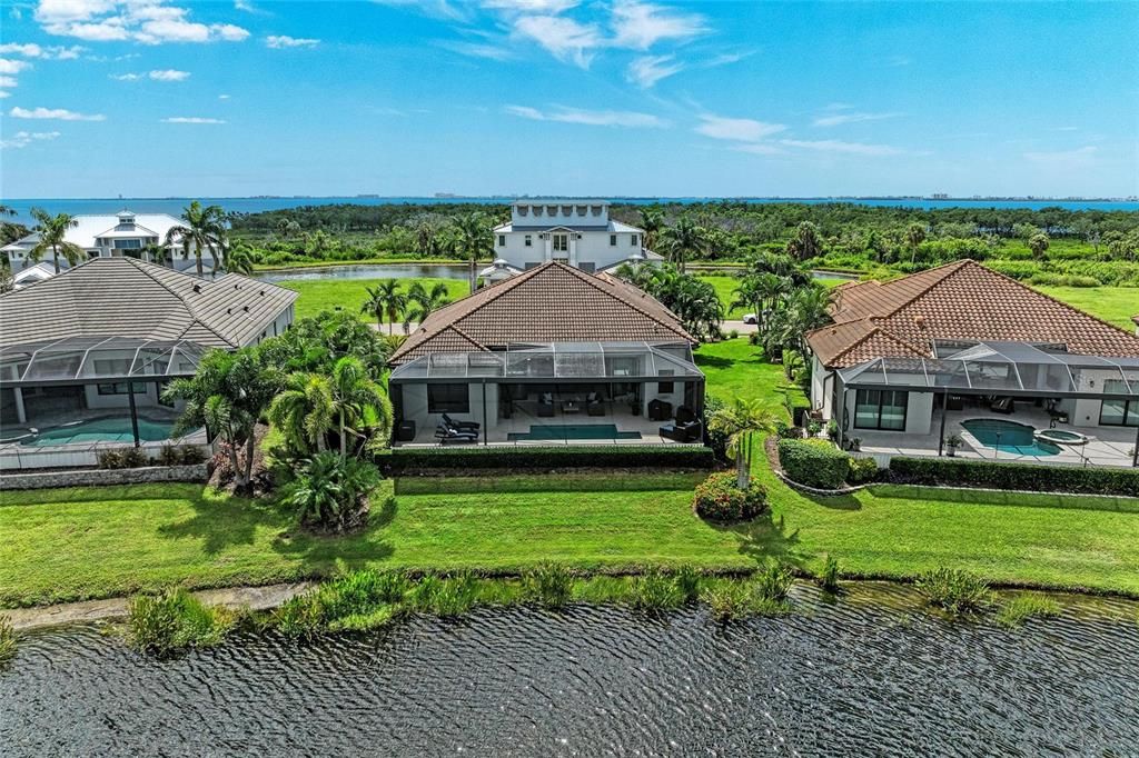 Под контрактом: $1,300,000 (3 спален, 2 ванн, 2493 Квадратных фут)