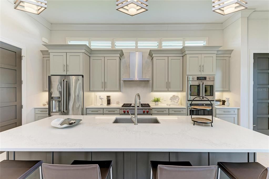 Под контрактом: $1,300,000 (3 спален, 2 ванн, 2493 Квадратных фут)