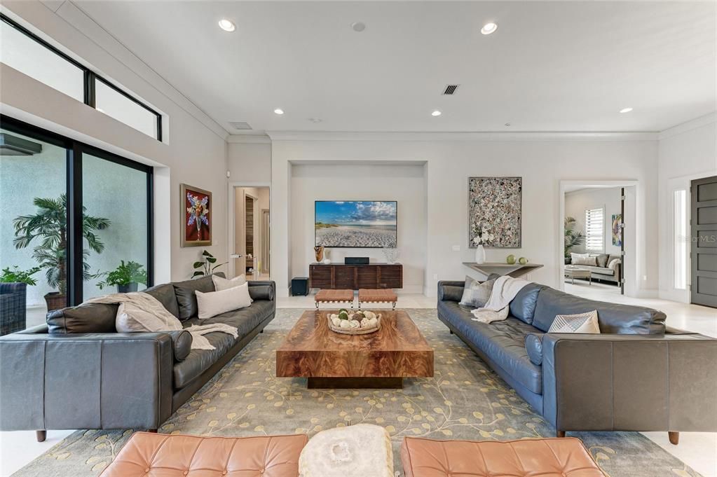 Под контрактом: $1,300,000 (3 спален, 2 ванн, 2493 Квадратных фут)