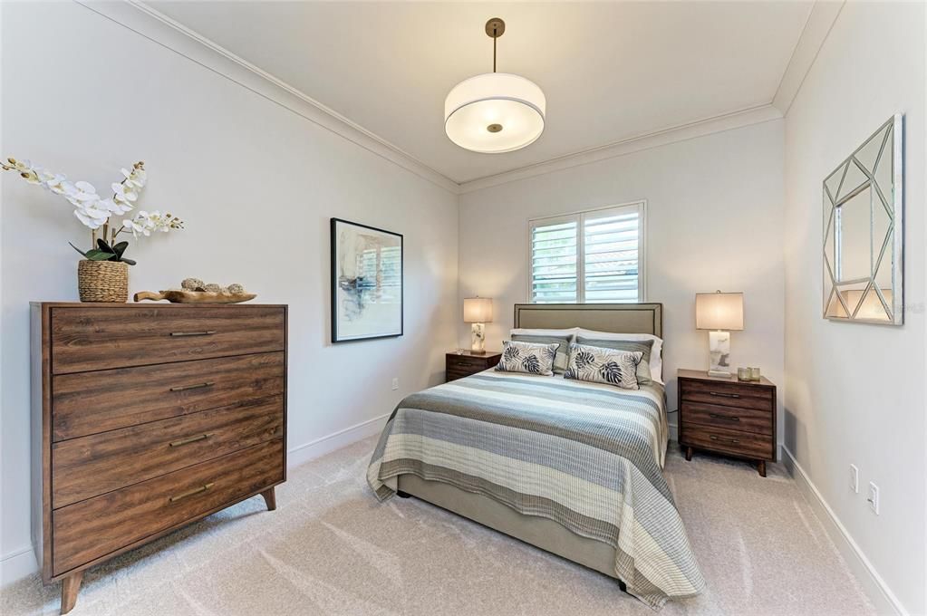 Под контрактом: $1,300,000 (3 спален, 2 ванн, 2493 Квадратных фут)