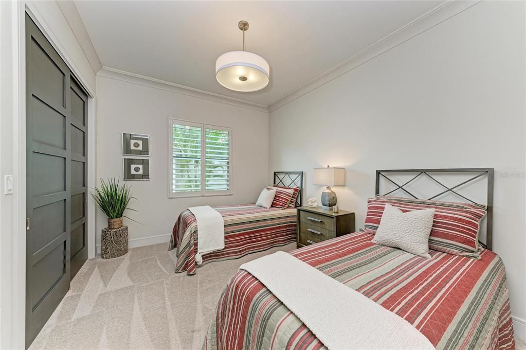 Под контрактом: $1,300,000 (3 спален, 2 ванн, 2493 Квадратных фут)