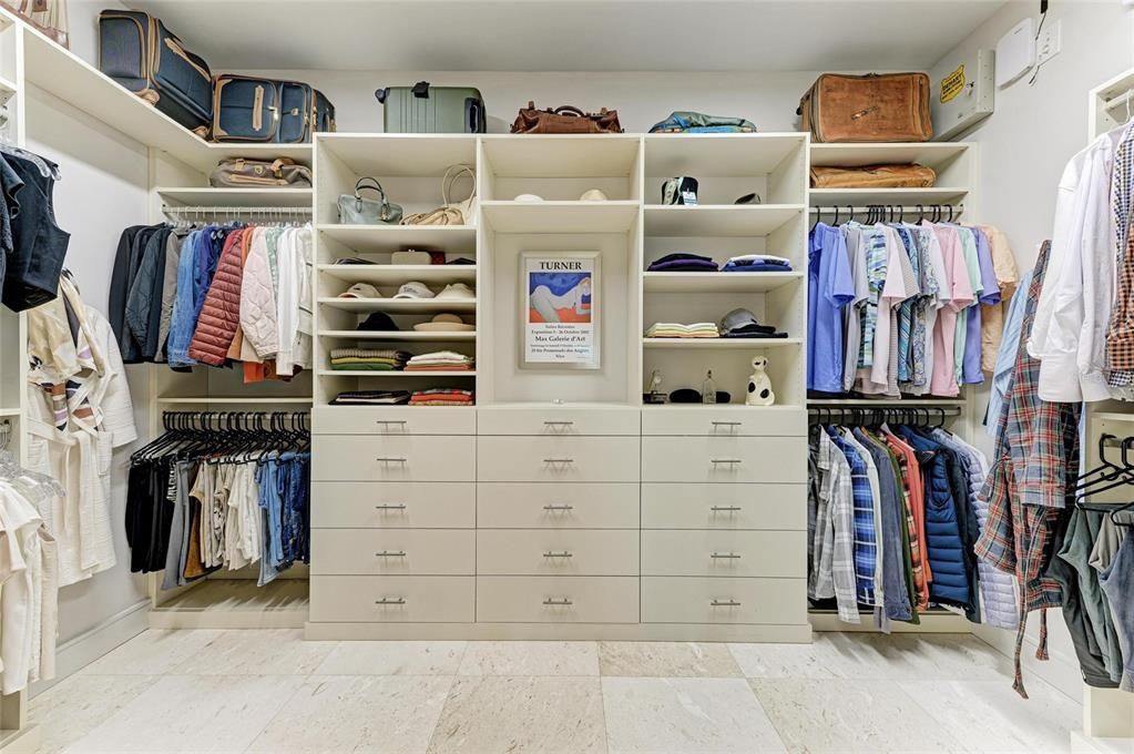 Под контрактом: $1,300,000 (3 спален, 2 ванн, 2493 Квадратных фут)