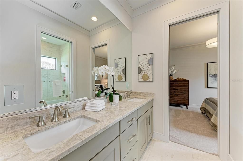 Под контрактом: $1,300,000 (3 спален, 2 ванн, 2493 Квадратных фут)