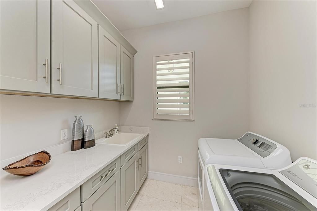 Под контрактом: $1,300,000 (3 спален, 2 ванн, 2493 Квадратных фут)