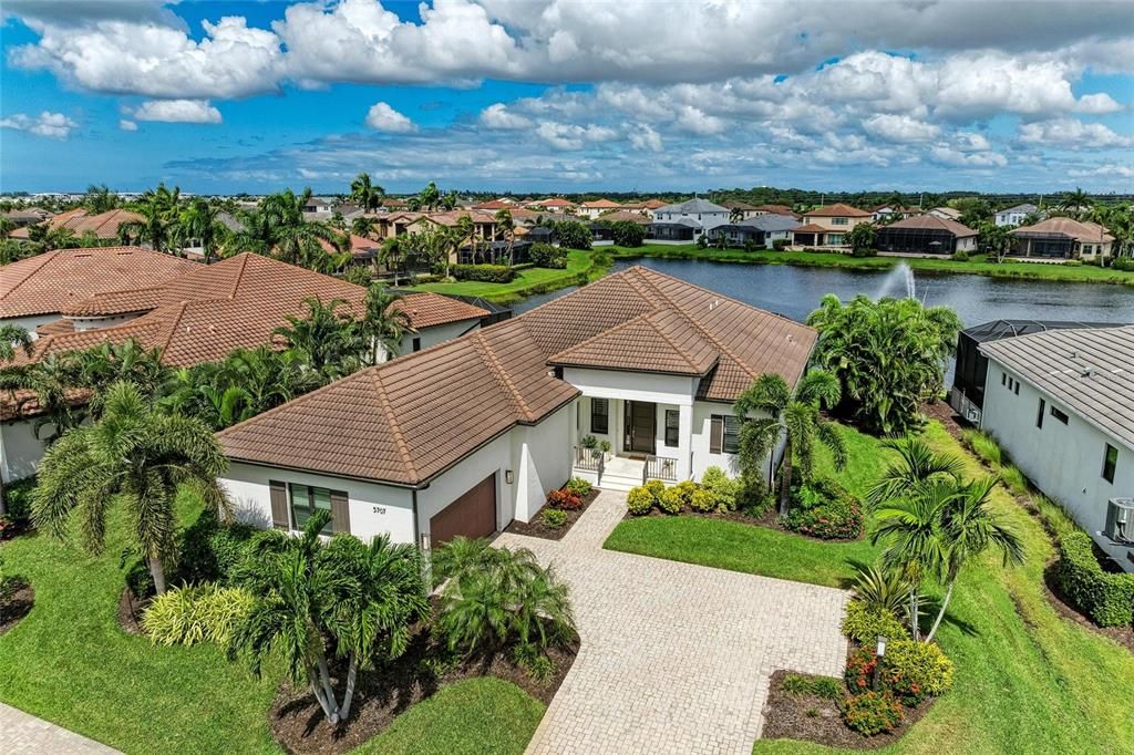 Под контрактом: $1,300,000 (3 спален, 2 ванн, 2493 Квадратных фут)