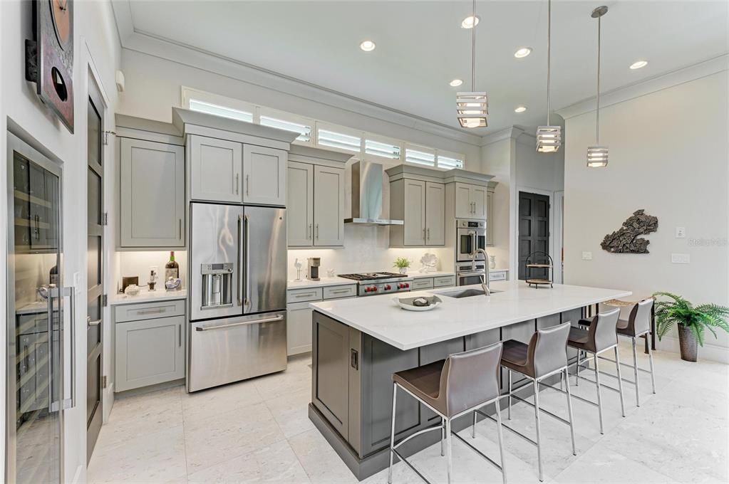 Под контрактом: $1,300,000 (3 спален, 2 ванн, 2493 Квадратных фут)