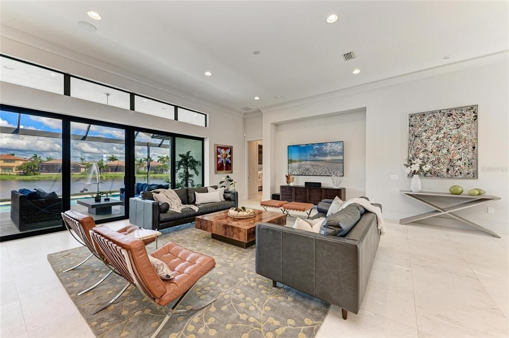 Под контрактом: $1,300,000 (3 спален, 2 ванн, 2493 Квадратных фут)