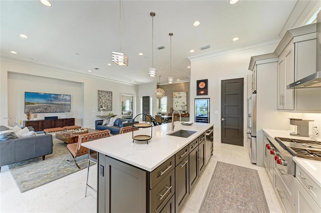 Под контрактом: $1,300,000 (3 спален, 2 ванн, 2493 Квадратных фут)