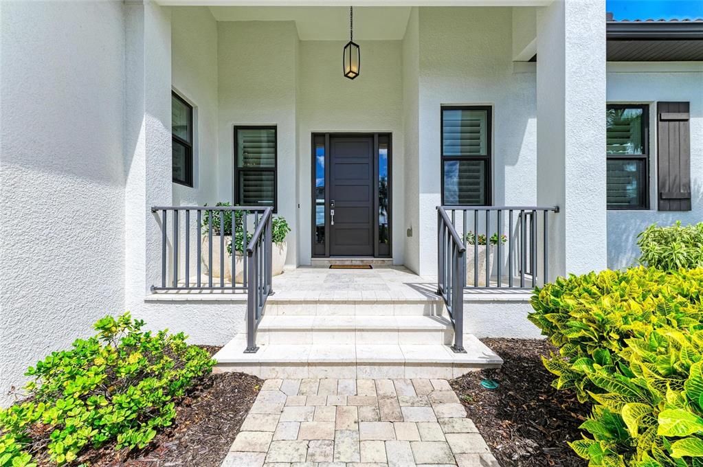 Под контрактом: $1,300,000 (3 спален, 2 ванн, 2493 Квадратных фут)