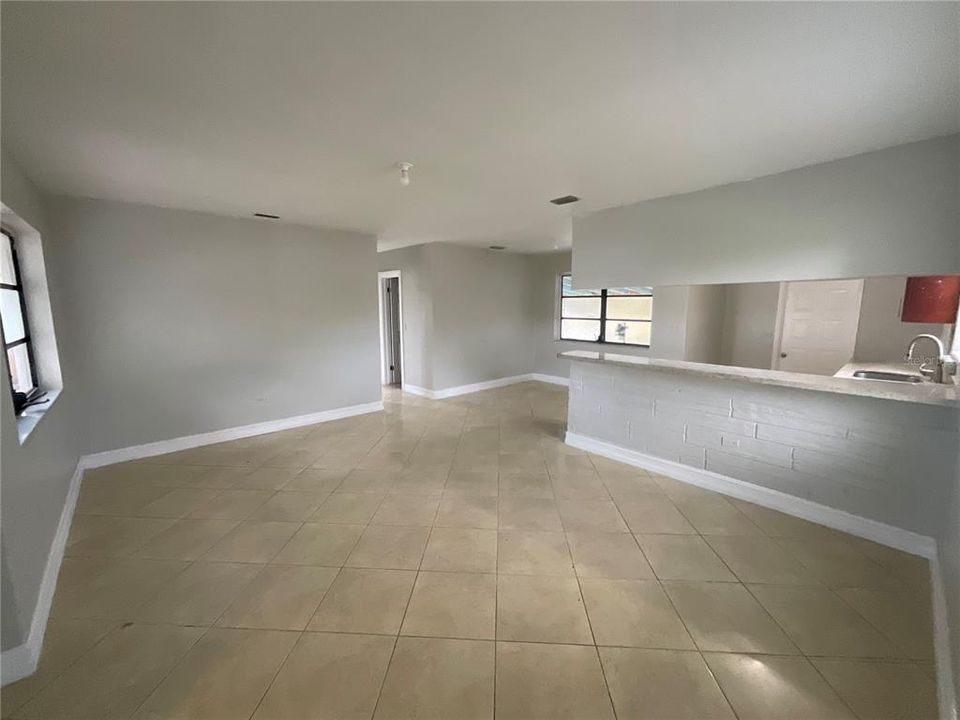Active With Contract: $354,900 (2 beds, 1 baths, 1388 Square Feet)