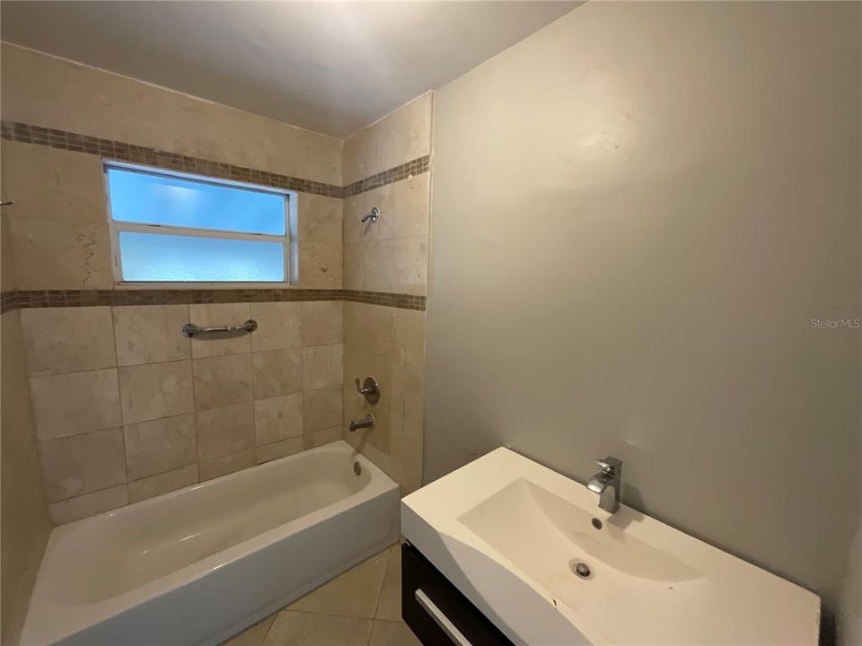 Active With Contract: $354,900 (2 beds, 1 baths, 1388 Square Feet)