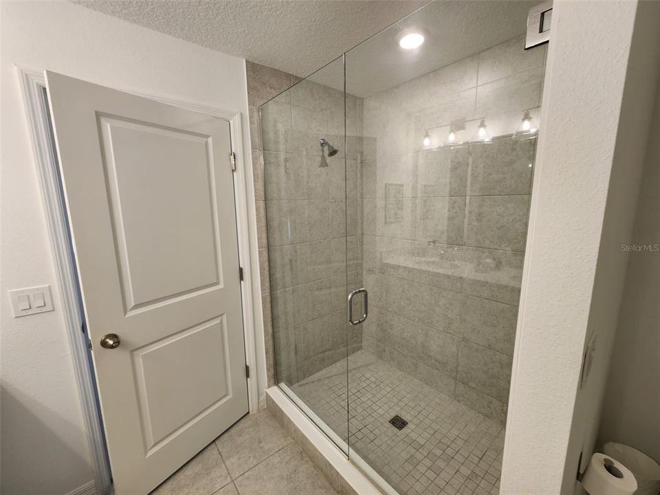 For Rent: $2,300 (3 beds, 2 baths, 1653 Square Feet)