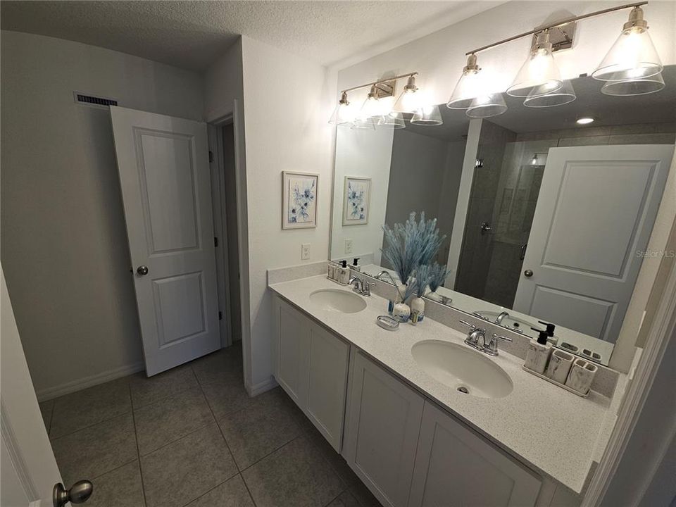 For Rent: $2,300 (3 beds, 2 baths, 1653 Square Feet)