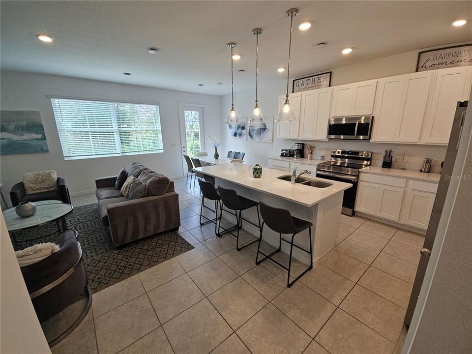 For Rent: $2,300 (3 beds, 2 baths, 1653 Square Feet)