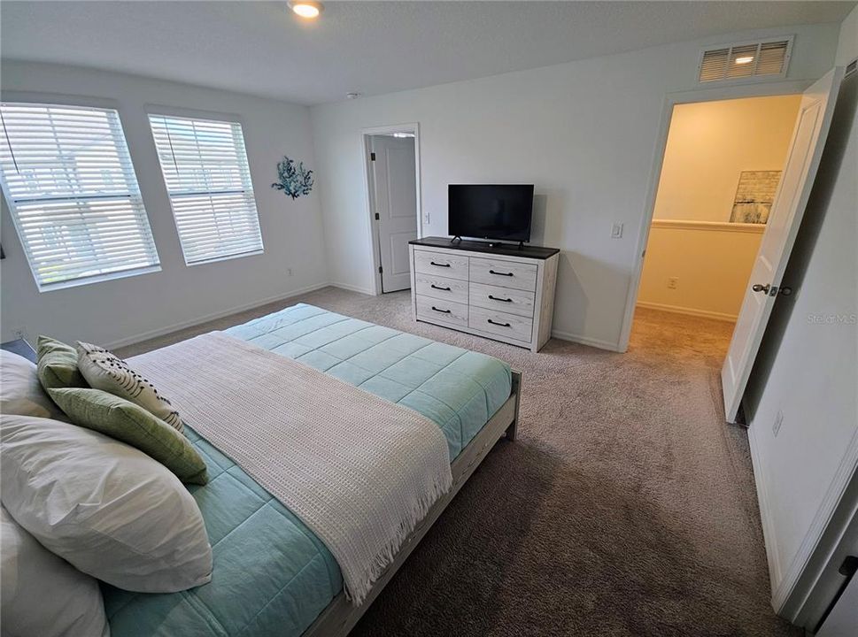 For Rent: $2,300 (3 beds, 2 baths, 1653 Square Feet)