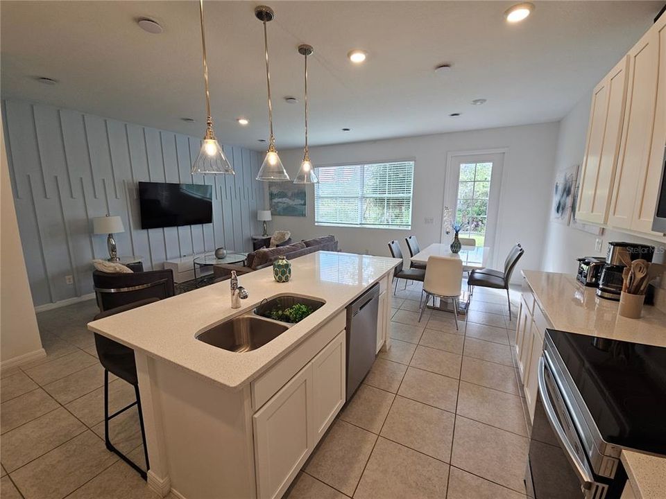 For Rent: $2,300 (3 beds, 2 baths, 1653 Square Feet)