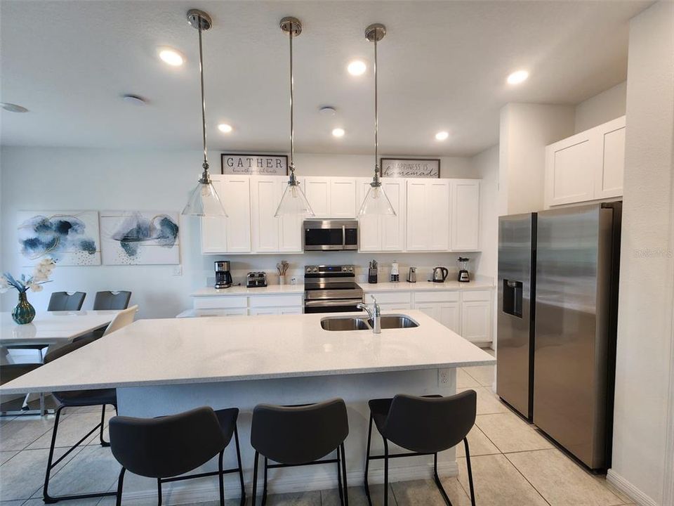 For Rent: $2,300 (3 beds, 2 baths, 1653 Square Feet)