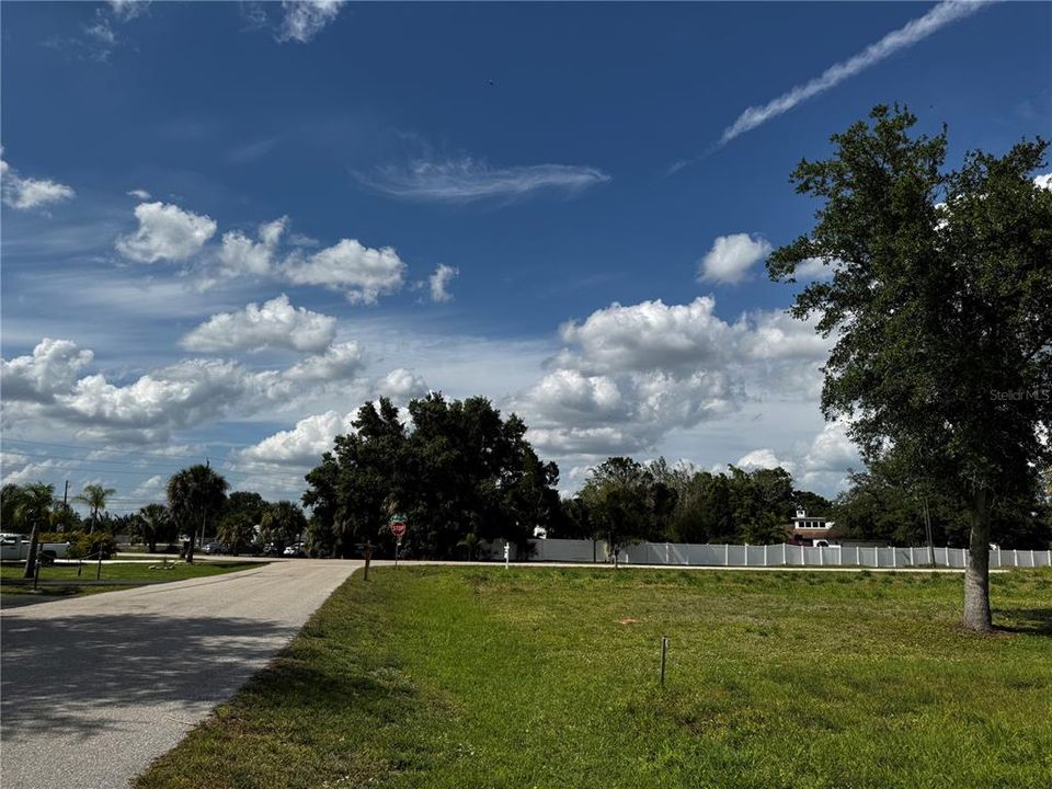 待售: $20,000 (0.18 acres)