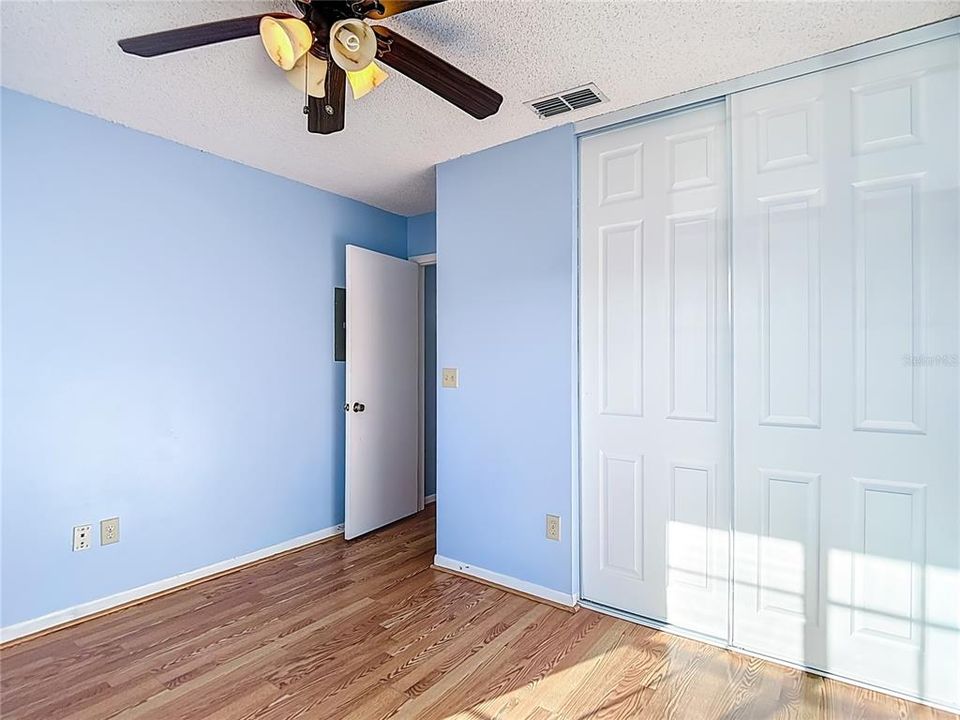 For Sale: $129,000 (2 beds, 1 baths, 835 Square Feet)