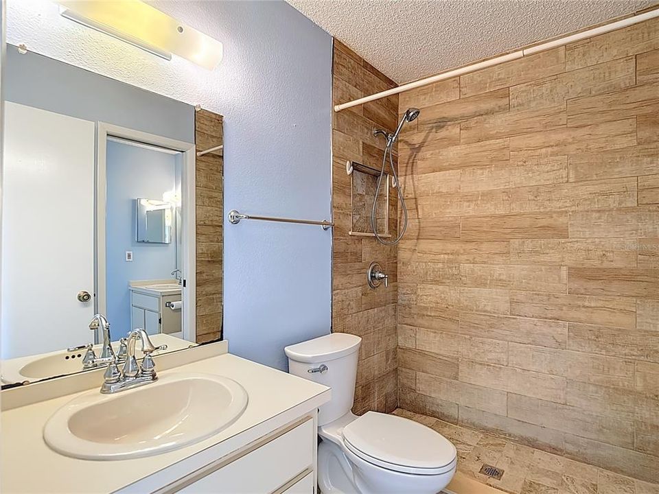 For Sale: $129,000 (2 beds, 1 baths, 835 Square Feet)