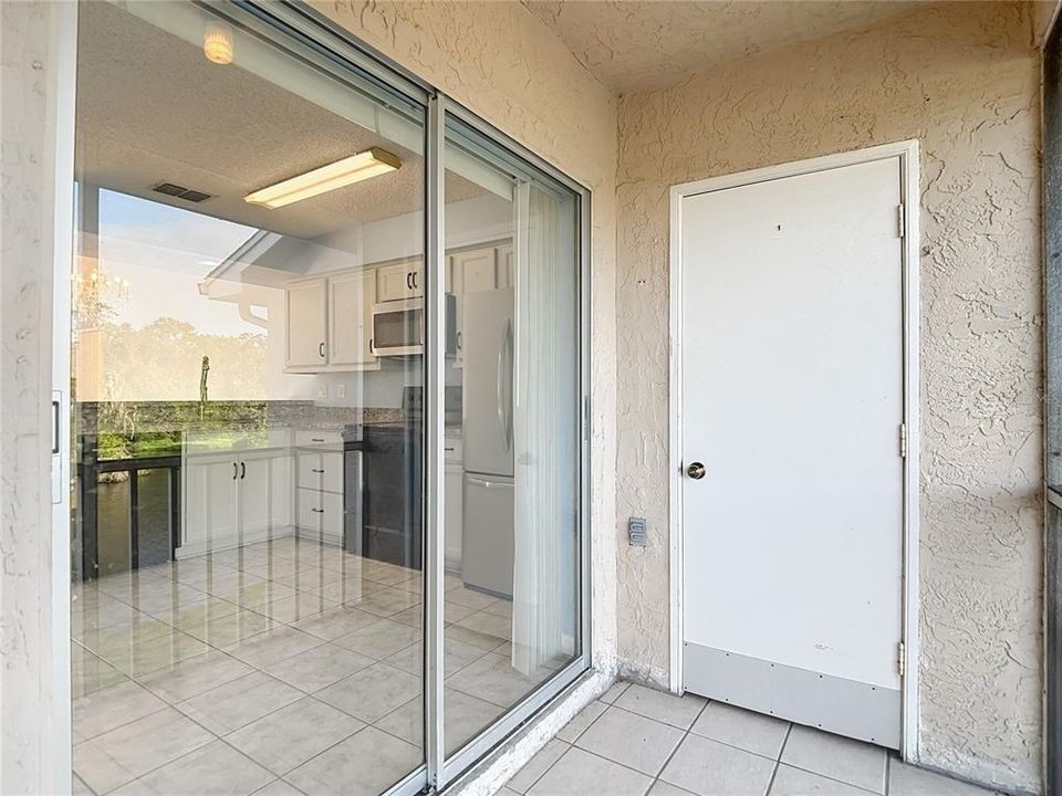 For Sale: $129,000 (2 beds, 1 baths, 835 Square Feet)