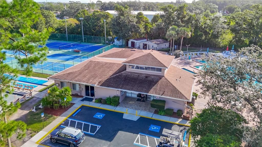 For Sale: $129,000 (2 beds, 1 baths, 835 Square Feet)