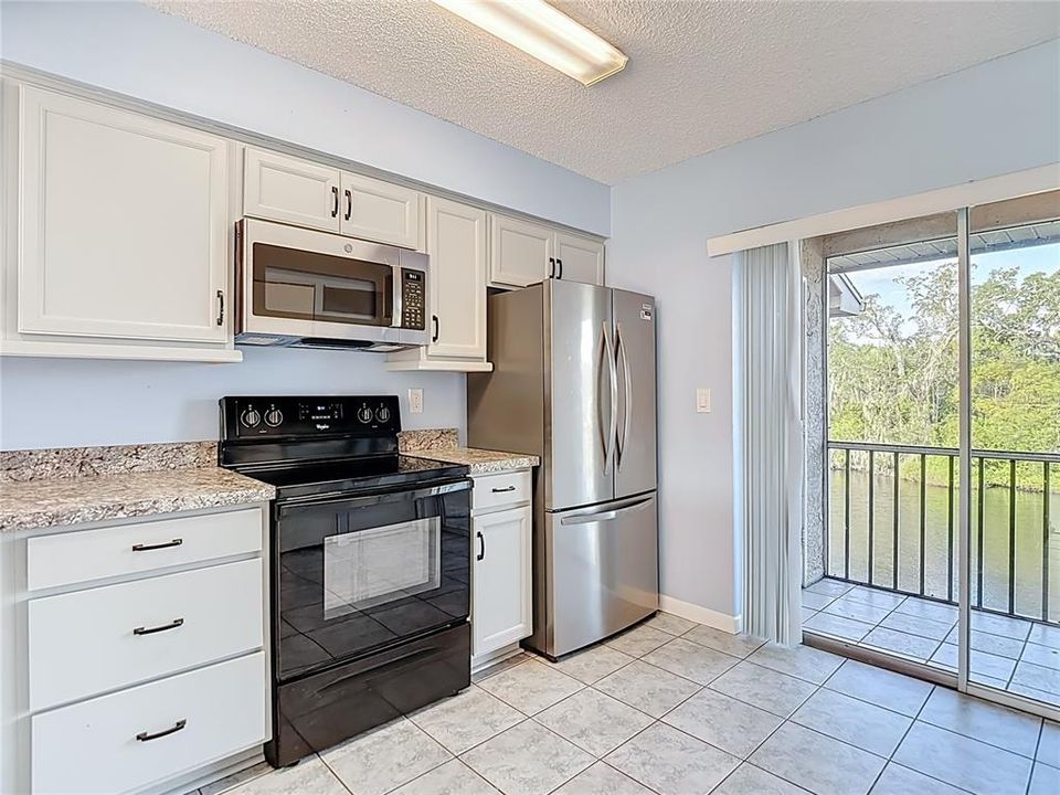 For Sale: $129,000 (2 beds, 1 baths, 835 Square Feet)