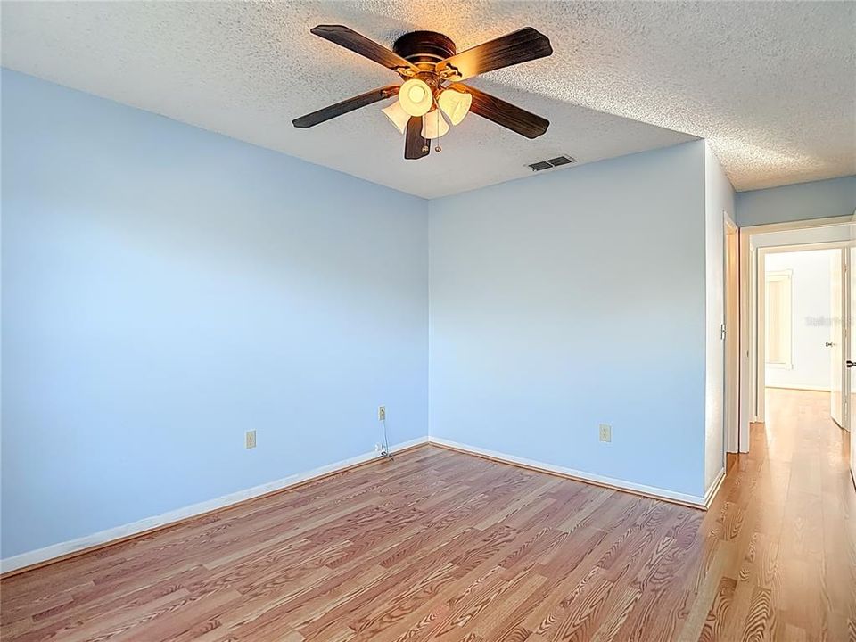 For Sale: $129,000 (2 beds, 1 baths, 835 Square Feet)
