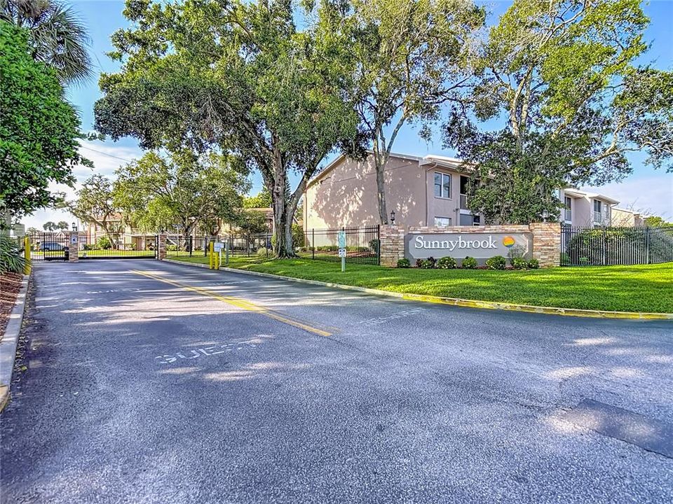 For Sale: $129,000 (2 beds, 1 baths, 835 Square Feet)