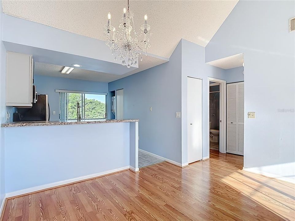 For Sale: $129,000 (2 beds, 1 baths, 835 Square Feet)