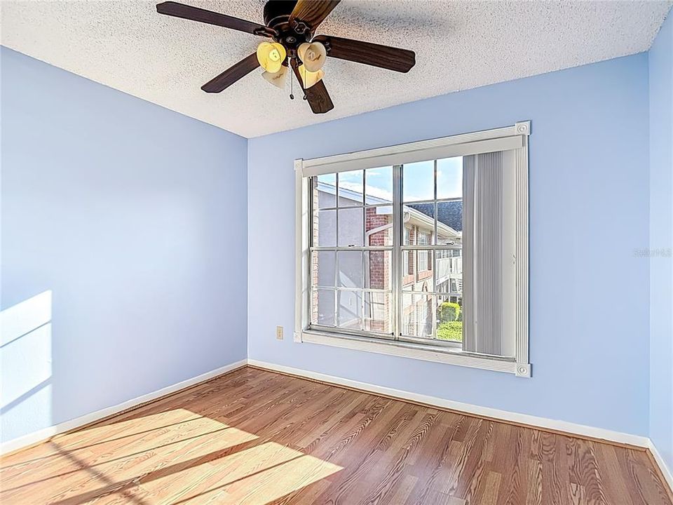 For Sale: $129,000 (2 beds, 1 baths, 835 Square Feet)