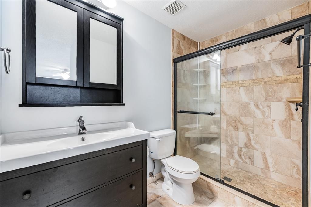 На продажу: $130,000 (2 спален, 2 ванн, 864 Квадратных фут)