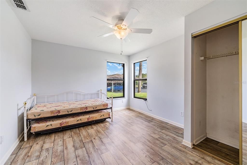 На продажу: $130,000 (2 спален, 2 ванн, 864 Квадратных фут)