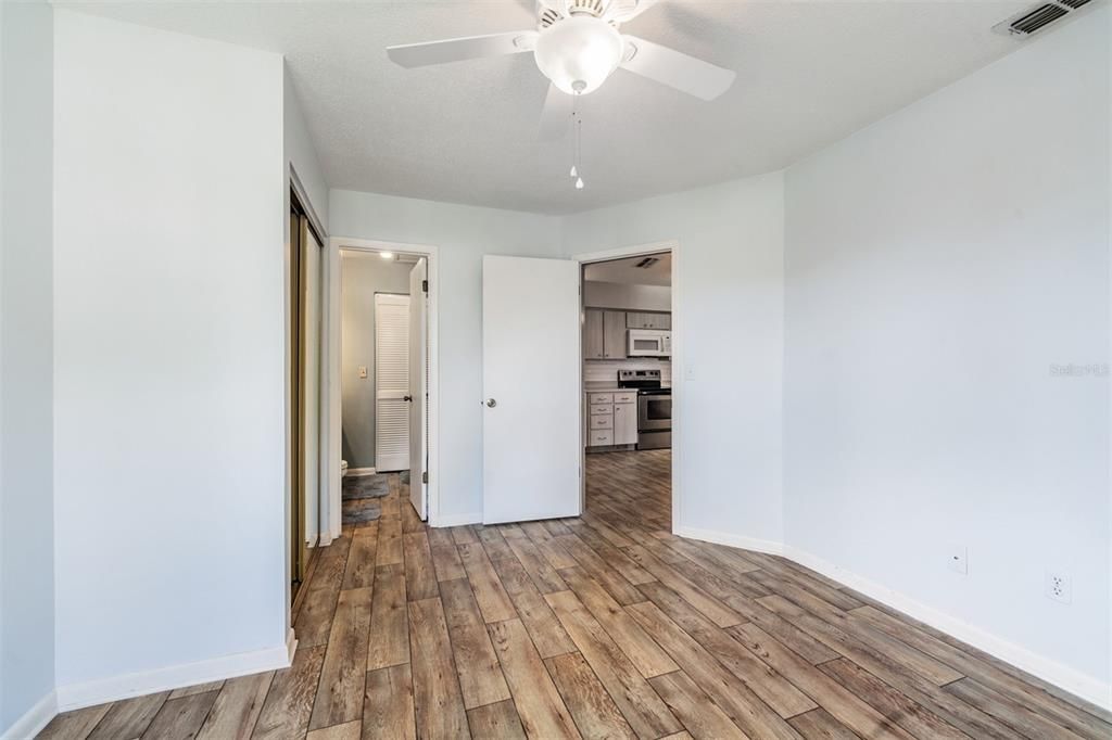 На продажу: $130,000 (2 спален, 2 ванн, 864 Квадратных фут)