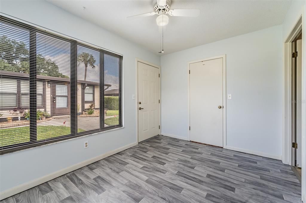 На продажу: $130,000 (2 спален, 2 ванн, 864 Квадратных фут)