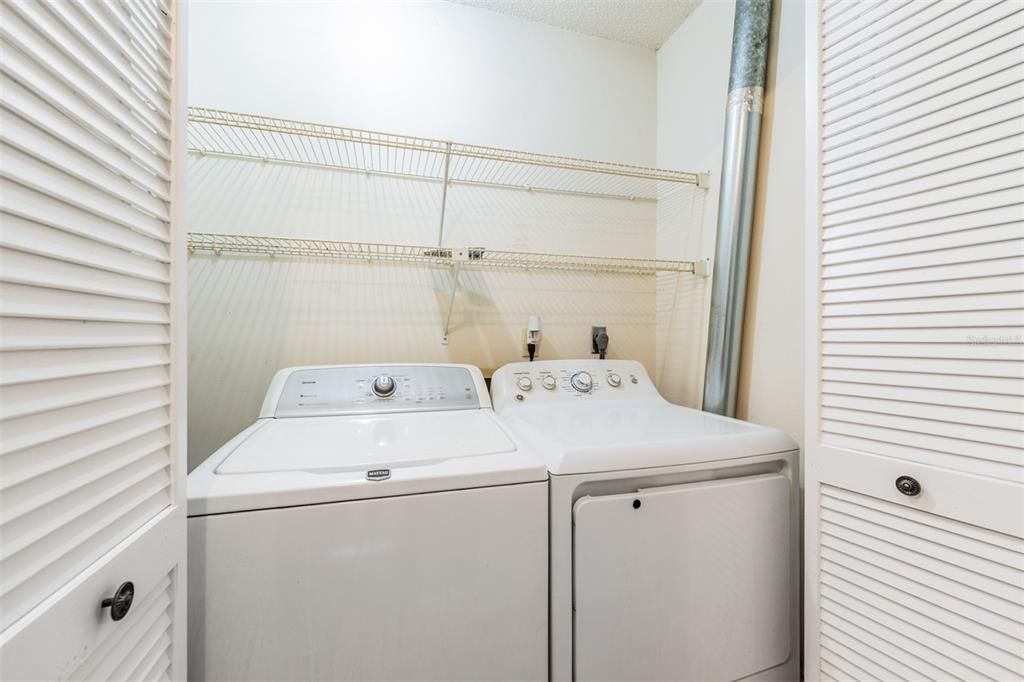 На продажу: $130,000 (2 спален, 2 ванн, 864 Квадратных фут)