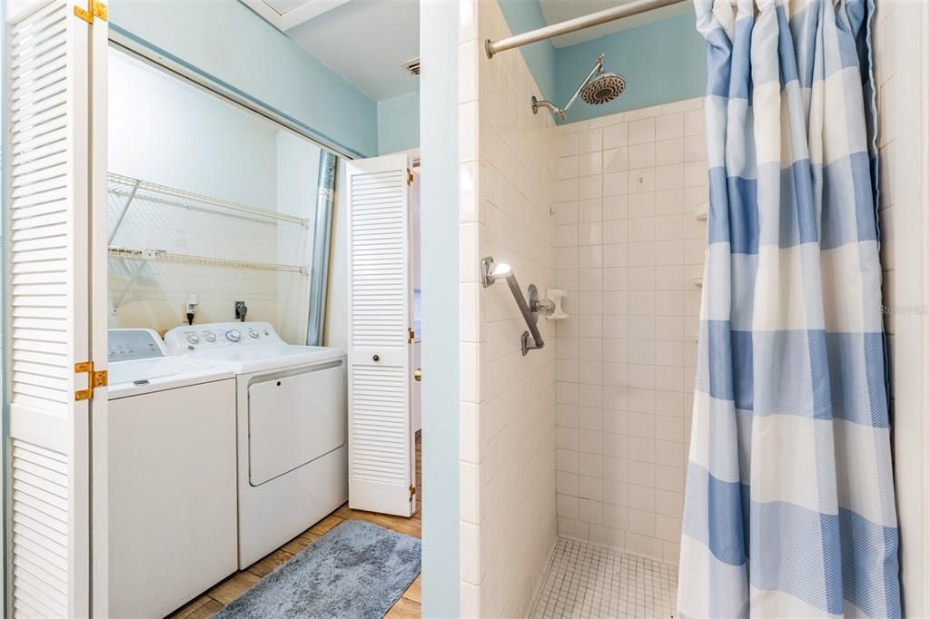 На продажу: $130,000 (2 спален, 2 ванн, 864 Квадратных фут)