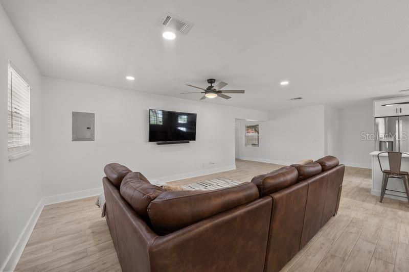 For Rent: $3,100 (3 beds, 2 baths, 1742 Square Feet)