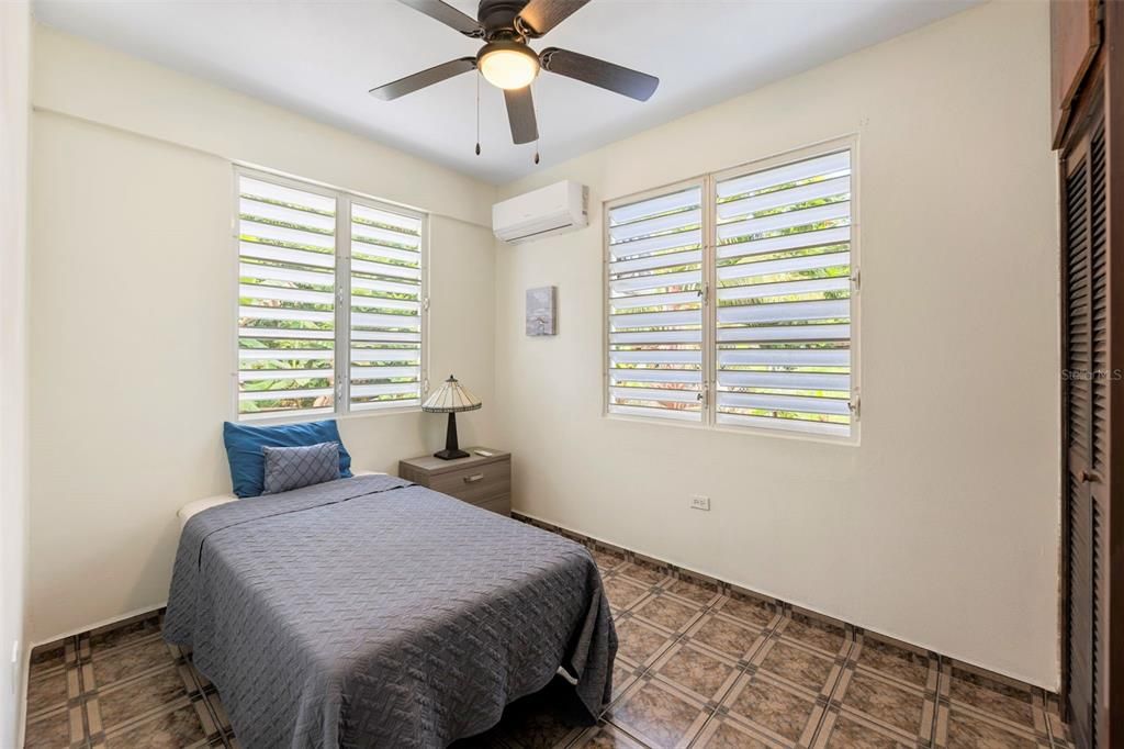 На продажу: $644,000 (7 спален, 3 ванн, 3325 Квадратных фут)