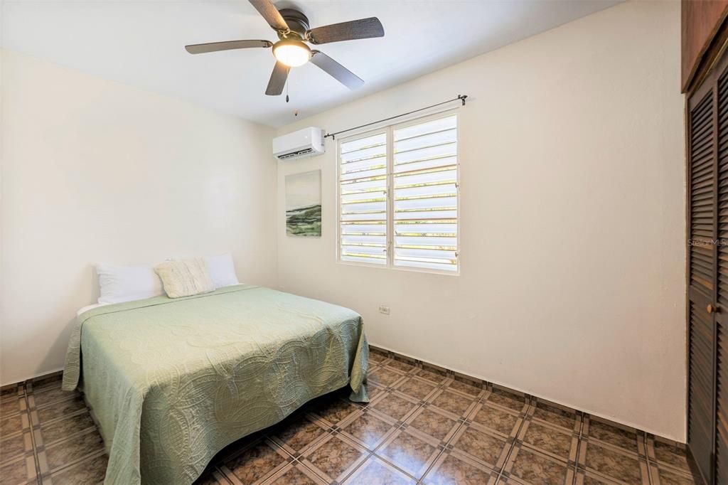 На продажу: $644,000 (7 спален, 3 ванн, 3325 Квадратных фут)