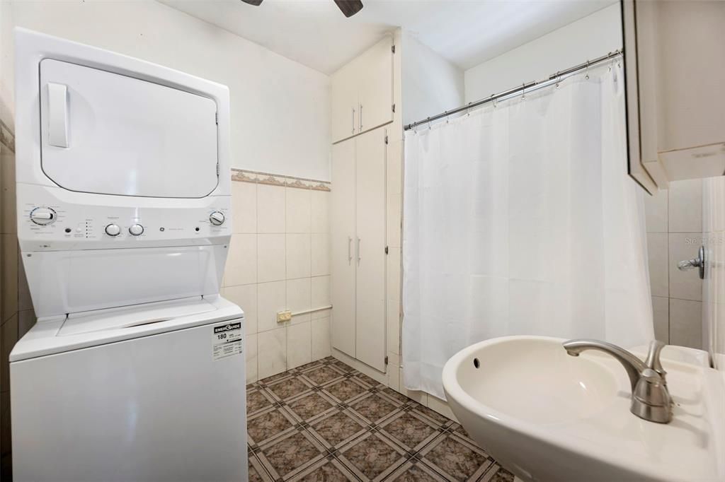 На продажу: $644,000 (7 спален, 3 ванн, 3325 Квадратных фут)