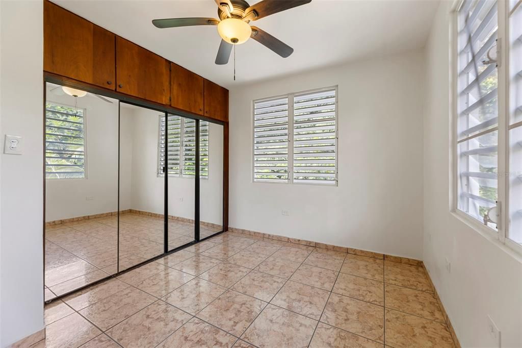 На продажу: $644,000 (7 спален, 3 ванн, 3325 Квадратных фут)