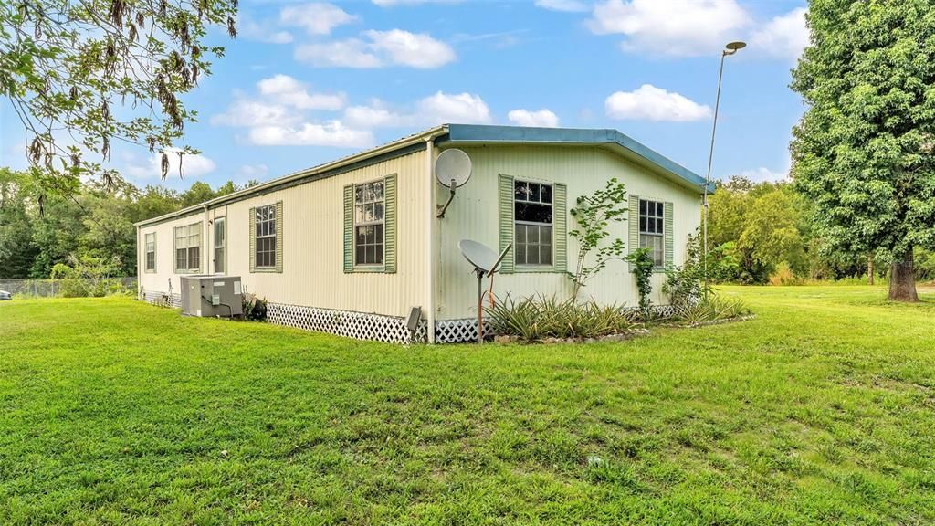 合同活跃: $264,500 (3 贝兹, 2 浴室, 1440 平方英尺)