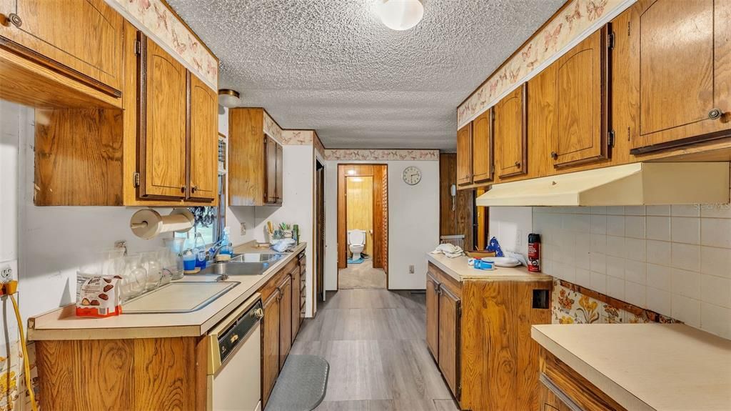 合同活跃: $264,500 (3 贝兹, 2 浴室, 1440 平方英尺)