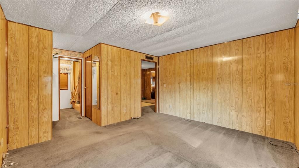 合同活跃: $264,500 (3 贝兹, 2 浴室, 1440 平方英尺)