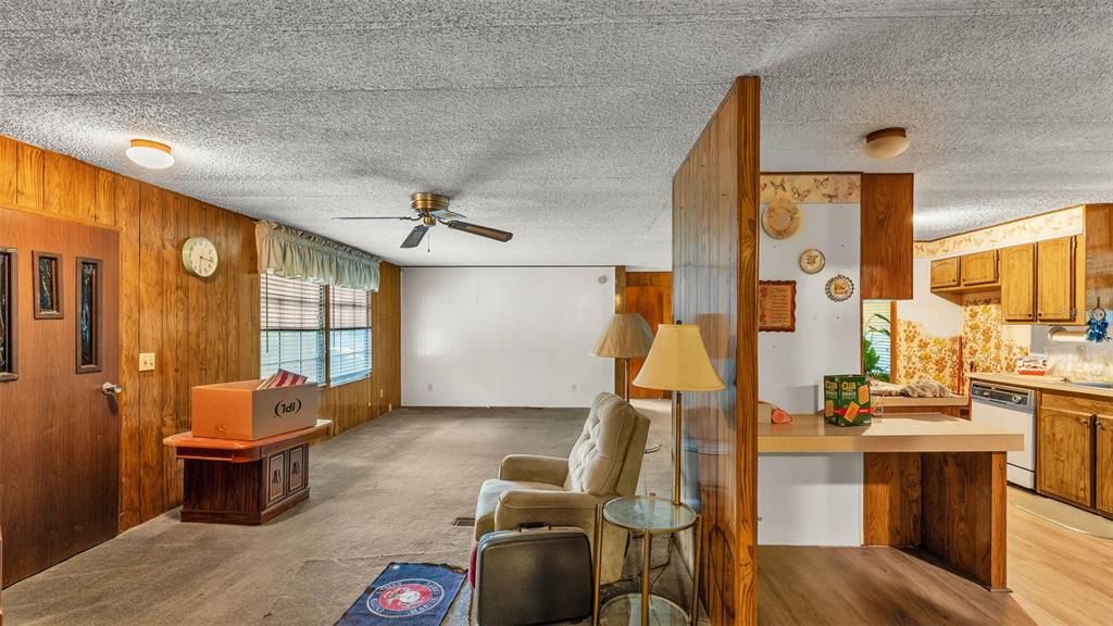 合同活跃: $264,500 (3 贝兹, 2 浴室, 1440 平方英尺)