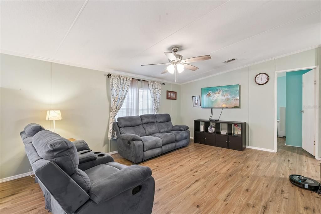 For Sale: $234,000 (4 beds, 2 baths, 1620 Square Feet)