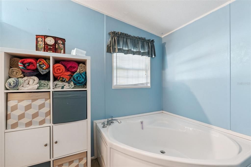 For Sale: $234,000 (4 beds, 2 baths, 1620 Square Feet)